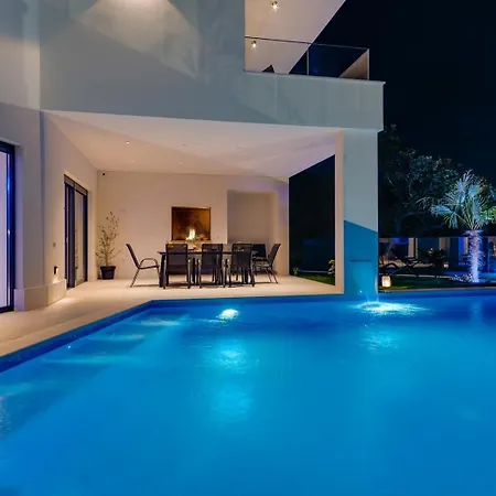 Hill, Heated Infinity Pool, Jacuzzi, Sauna, 5 En-suite Bedrooms, A Media 빌라 *