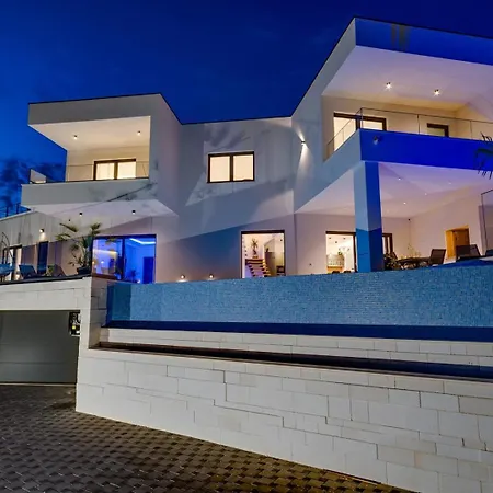 빌라 Hill, Heated Infinity Pool, Jacuzzi, Sauna, 5 En-suite Bedrooms, A Media Tugare