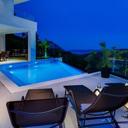 Hill, Heated Infinity Pool, Jacuzzi, Sauna, 5 En-suite Bedrooms, A Media Tugare