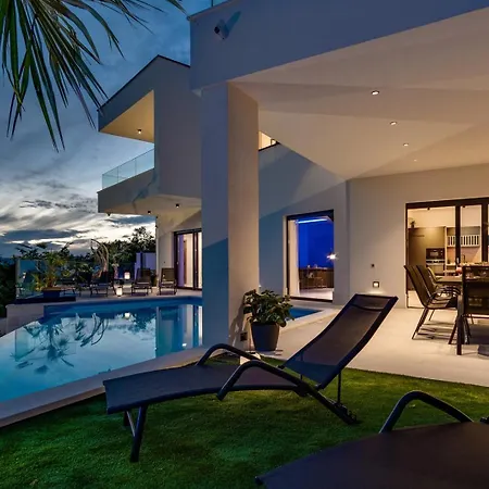 Hill, Heated Infinity Pool, Jacuzzi, Sauna, 5 En-suite Bedrooms, A Media * Tugare
