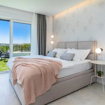 빌라 Hill, Heated Infinity Pool, Jacuzzi, Sauna, 5 En-suite Bedrooms, A Media *
