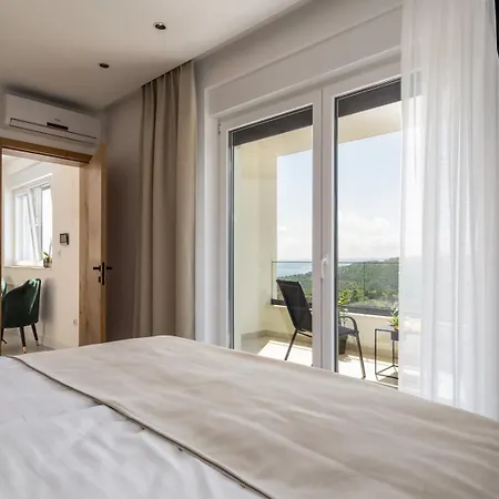 Hill, Heated Infinity Pool, Jacuzzi, Sauna, 5 En-suite Bedrooms, A Media 빌라 Tugare