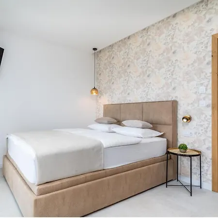 Hill, Heated Infinity Pool, Jacuzzi, Sauna, 5 En-suite Bedrooms, A Media Tugare