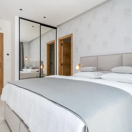 빌라 Hill, Heated Infinity Pool, Jacuzzi, Sauna, 5 En-suite Bedrooms, A Media