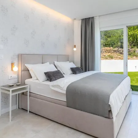 빌라 Hill, Heated Infinity Pool, Jacuzzi, Sauna, 5 En-suite Bedrooms, A Media *