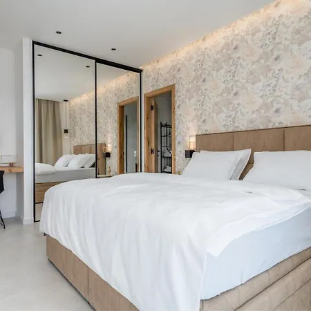 Hill, Heated Infinity Pool, Jacuzzi, Sauna, 5 En-suite Bedrooms, A Media 빌라
