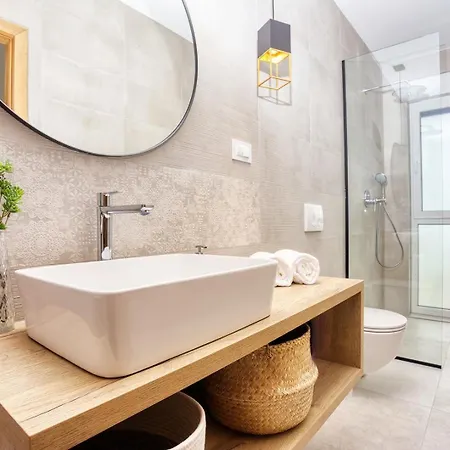 Hill, Heated Infinity Pool, Jacuzzi, Sauna, 5 En-suite Bedrooms, A Media * Tugare
