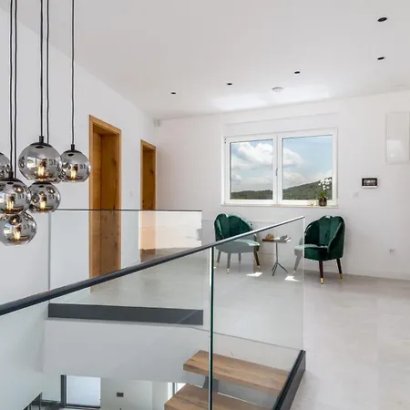 Hill, Heated Infinity Pool, Jacuzzi, Sauna, 5 En-suite Bedrooms, A Media 빌라 *
