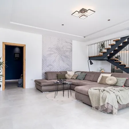 Hill, Heated Infinity Pool, Jacuzzi, Sauna, 5 En-suite Bedrooms, A Media 빌라 Tugare
