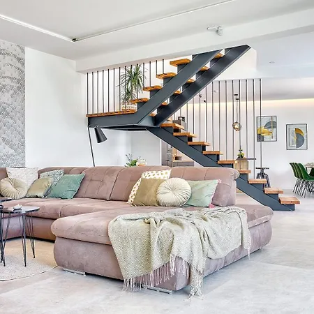 Hill, Heated Infinity Pool, Jacuzzi, Sauna, 5 En-suite Bedrooms, A Media Tugare