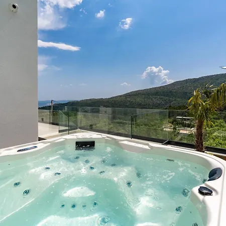 빌라 Hill, Heated Infinity Pool, Jacuzzi, Sauna, 5 En-suite Bedrooms, A Media Tugare