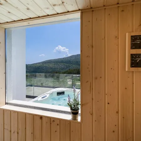 빌라 Hill, Heated Infinity Pool, Jacuzzi, Sauna, 5 En-suite Bedrooms, A Media *