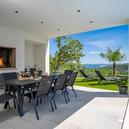 Hill, Heated Infinity Pool, Jacuzzi, Sauna, 5 En-suite Bedrooms, A Media 빌라