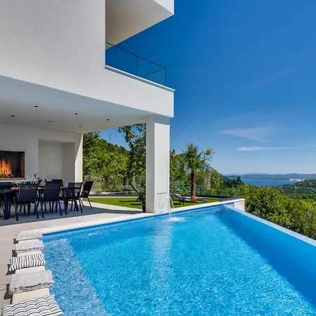Hill, Heated Infinity Pool, Jacuzzi, Sauna, 5 En-suite Bedrooms, A Media * Tugare