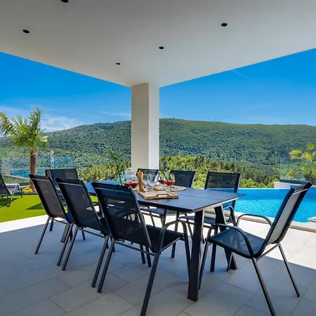 Hill, Heated Infinity Pool, Jacuzzi, Sauna, 5 En-suite Bedrooms, A Media 빌라 *